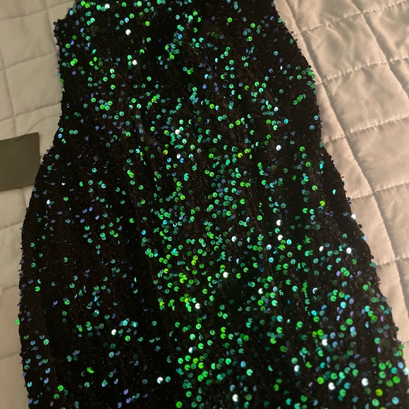 Lulu's Keep it Regal sequin long prom gown NWT size medium - Picture 6 of 7